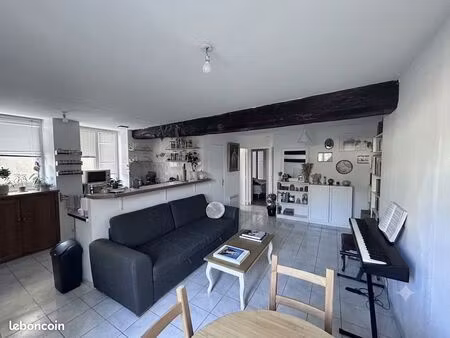 f3 de 55m2 + terrasse centre-ville d’auneau