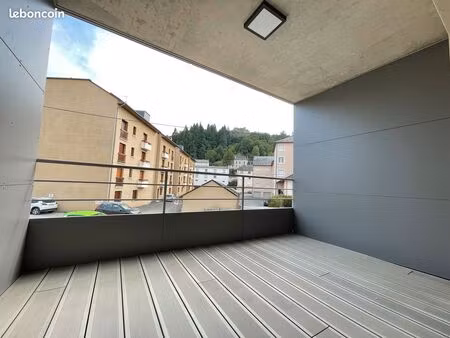 a louer t2 neuf à 200 m de la mairie d'espalion ascenseur  parking