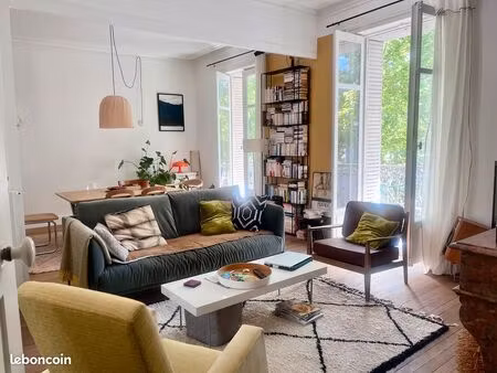 appartement rénové place viarme