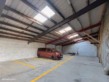 garage auto  camping car  caravane.  sécurisé