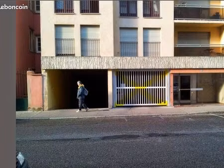 place de parking sécurisée rue des balayeurs krutenau strasbourg