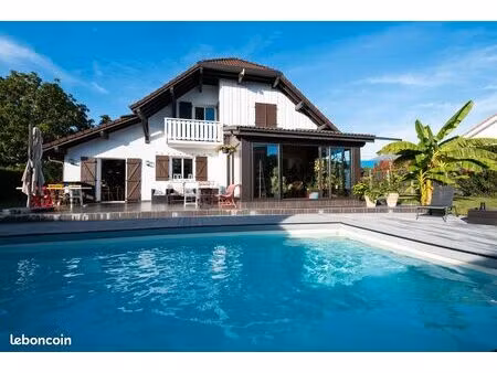 location villa meublée avec piscine