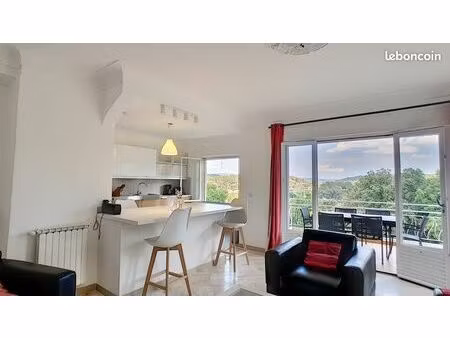 haut de villa avec jardin et parking au calme