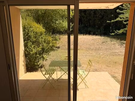 t2 meublé de 45 m² rénové – rdc avec terrasse