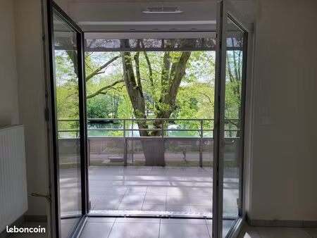 superbe f2 balcon face au nouveau bassin