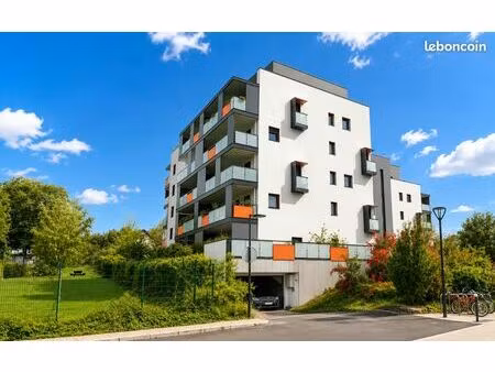 box fermé sécurisé – 15 m² – proche genève – saint julien en genevois