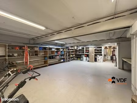 local 156 m² roanne