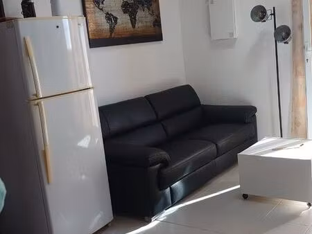 échange 3 pièces 52 m² environ situé dans un quartier très calme entre port et plage proch