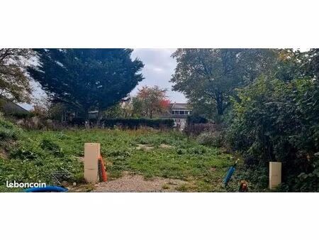 terrain plat viabilisé 536m2 zone ugm2 avec permis de construire purgé de tout recours 415