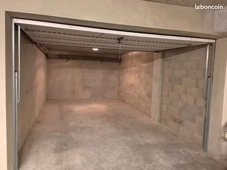 grand garage sécurisé  résidence neuve  tram  douane moillesulaz