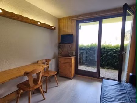 studio équipé avec terrasse et place de parking