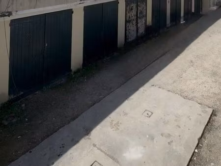garage box parking
