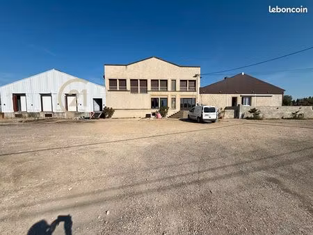 local 1800 m² louhans