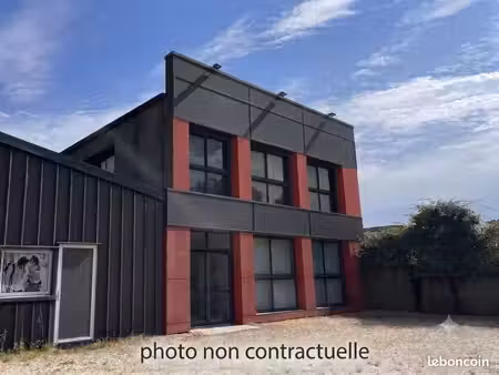 local bureaux 234 m²