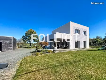 propriété 7 pièces 141 m²
