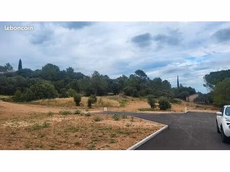terrain 1 500 m² carces