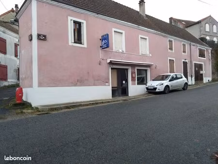 immeuble de 200 m2+cour de 50 m2