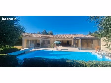maison 7 pièces 159m2 + véranda grand terrain 33390 blaye proche centre