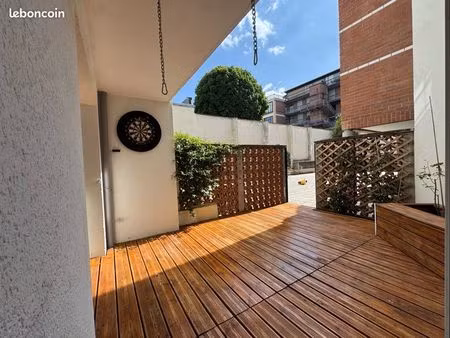 apparemment avec terrasse et parking