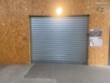 a louer ou loue entrepôt boxes garde meuble garage atelier