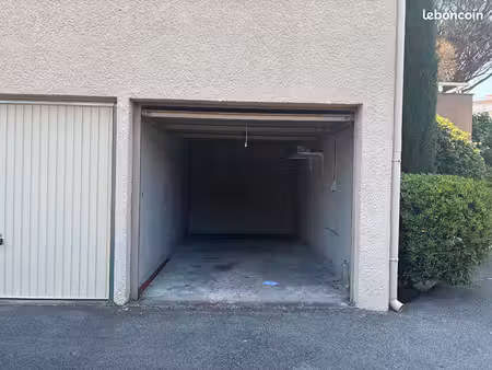 parking/box 13 m² frejus