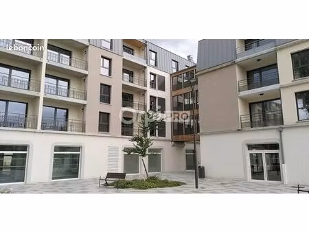 local commercial 233 m²