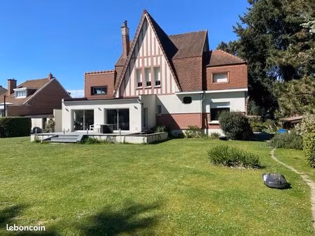 maison de maître à deux pas de la frontière belge