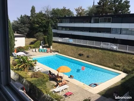 f1 meublé dans résidence avec piscine