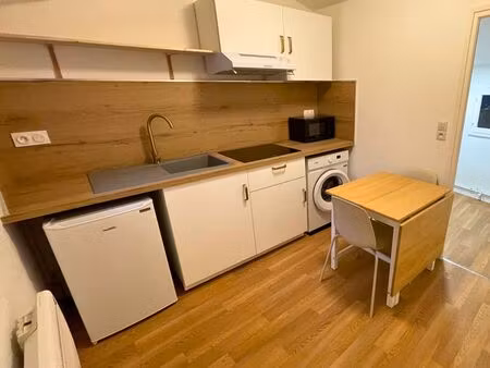 t1 bis meublé et climatisé de 25 m² entièrement rénové en hyper centre de riom