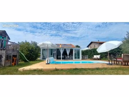 maison à vendre avec piscine dans rue calme
