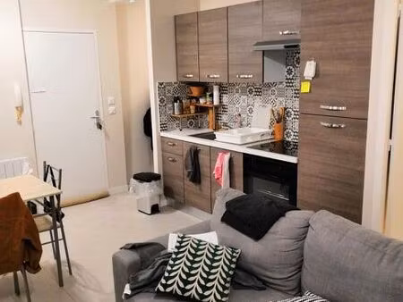 t3 – 2 chambres – 15 boulevard trudaine – face esc  proche fac – dispo 1er septembre
