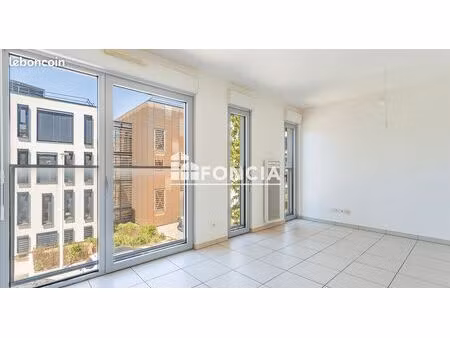 toulon la loubiere dans residence de 2014 - t2 avec parking sous sol