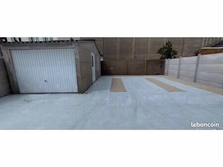 grand garage + 2 places de parking
