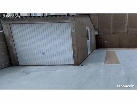 grand garage 24m2 lieu sécurisé