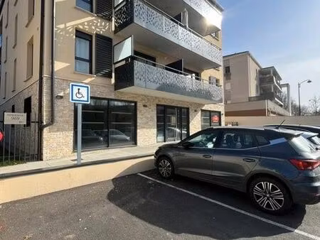 local 130 m² jassans-riottier