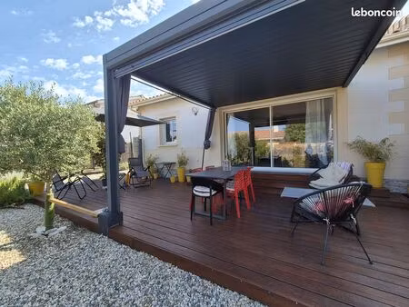 maison avec jardin aménagé : terrasse 37m2  pergola bioclim  arbustes  calme