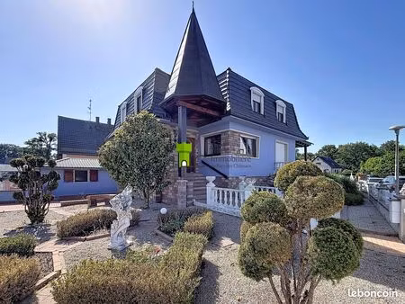 maison 8 pièces 202 m²