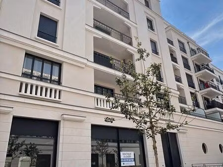 box simple de 12 m2 à clamart quartier grand canal