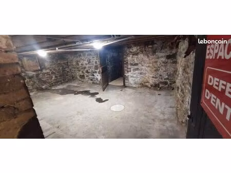 local 28 m²