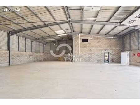 local d'activité 400 m²