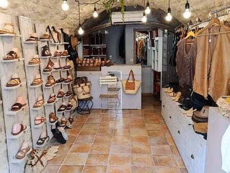 pas de porte à vendre sur riez