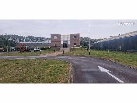 immeuble 700m2 bureaux stockage atelier et 50 places de parking