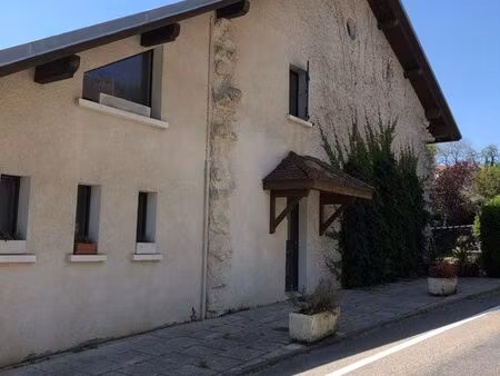 a louer maison de charme au cœur du village de mourex
