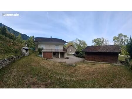villa traditionnelle terrain arboré