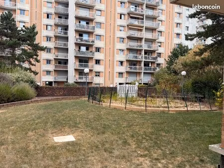 a louer 2p de 47 m2 avec balcon  cave et parking en sous-sol