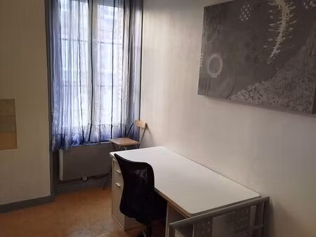 chambre d'étudiante ville haute laon