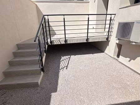 maison mitoyenne avec terrasse et jardin