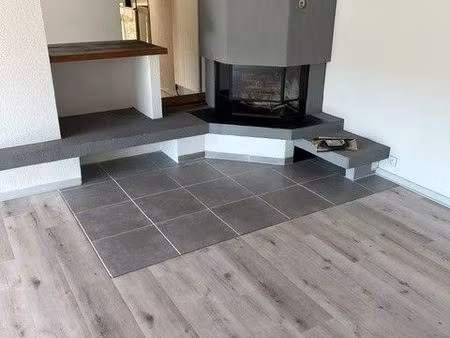 très beau logement en duplex dans un immeuble calme