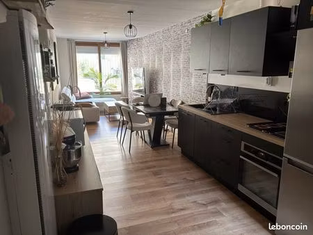 appartement f2 hyper centre etampes avec terrasse et place de parking