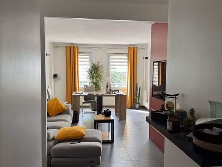 appartement t3 refait à neuf  grand box / parfait état